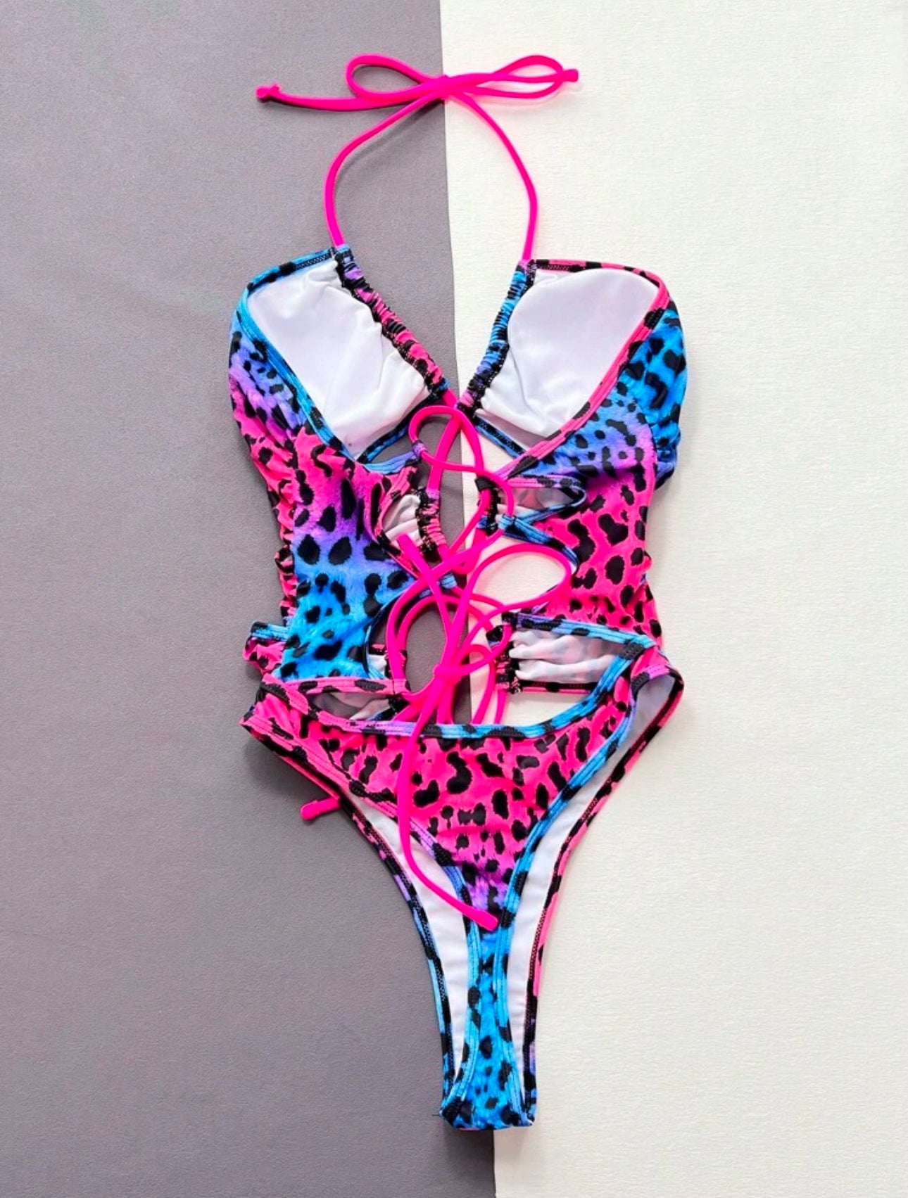 UNE PIECÉ IMPRIMÉ LÉOPARD ROSE