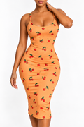 Robe midi moulante orange à imprimé cerises