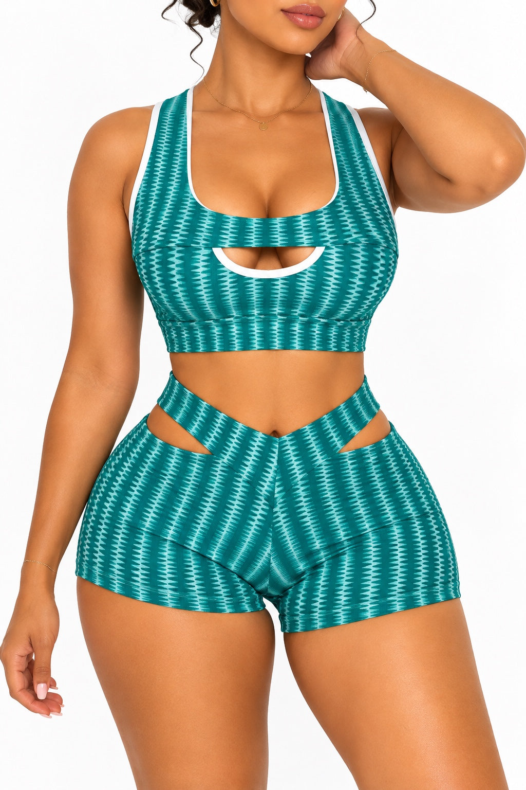 Ensemble de sport brassière ajourée et short découpé turquoise