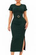 Robe midi côtelée à manches courtes et boucle dorée – Vert foncé